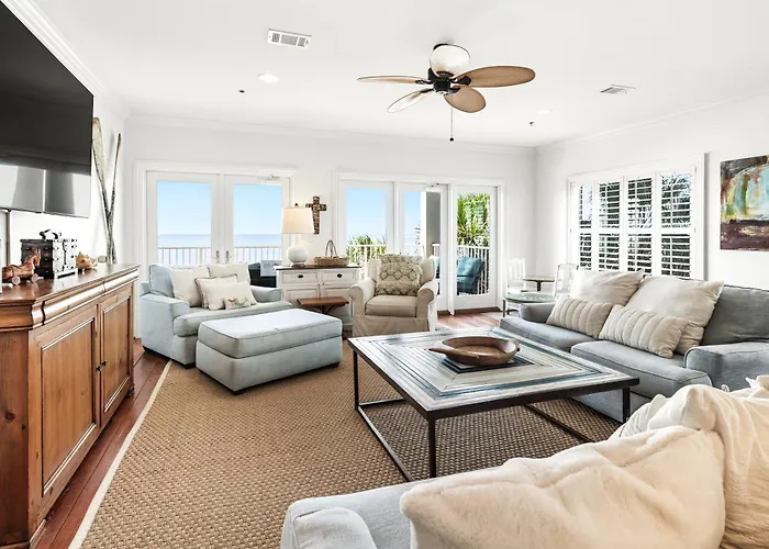 4 Bedroom Gulf Front Condo, Bikes, & Community Pool