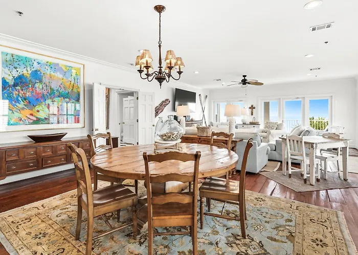 4 Bedroom Gulf Front Condo, Bikes, & Community Pool